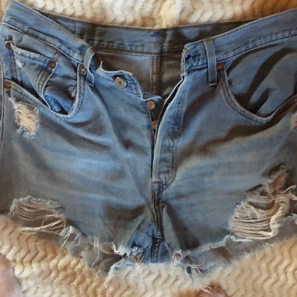 Levi’s shorts 32 - Picture 2 of 3